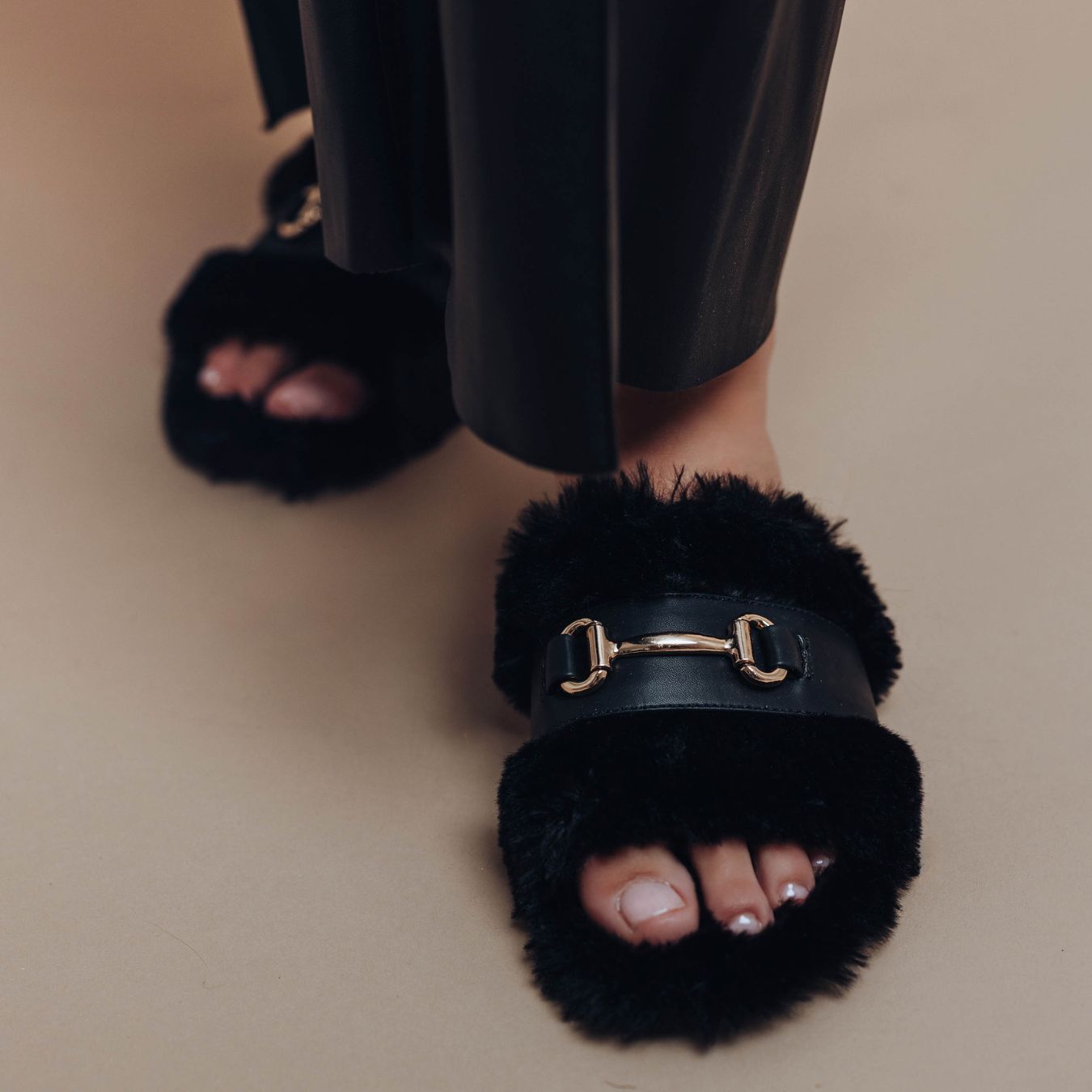 HANNI - BLACK