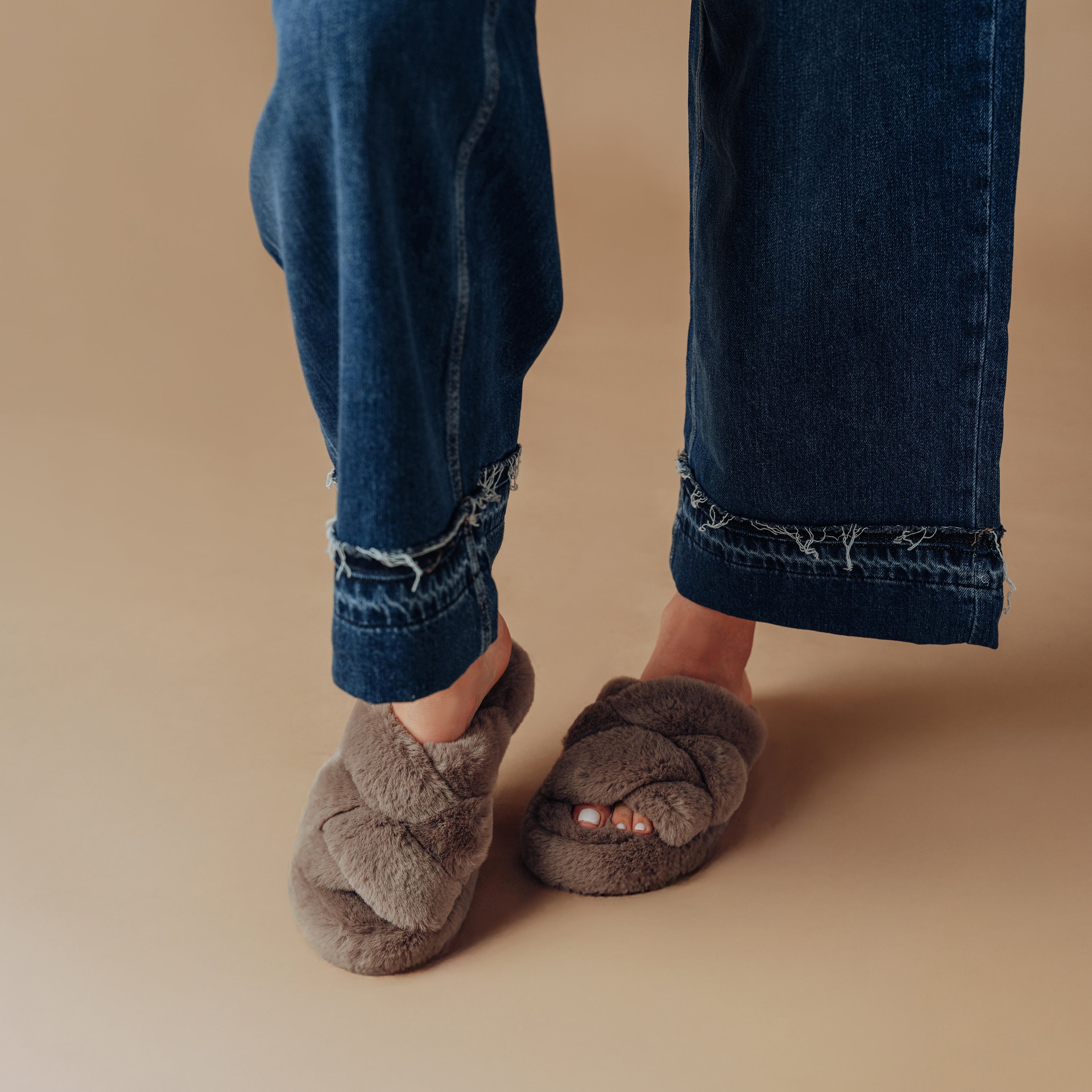 NEVIE faux fur slipper in Fog, view 11