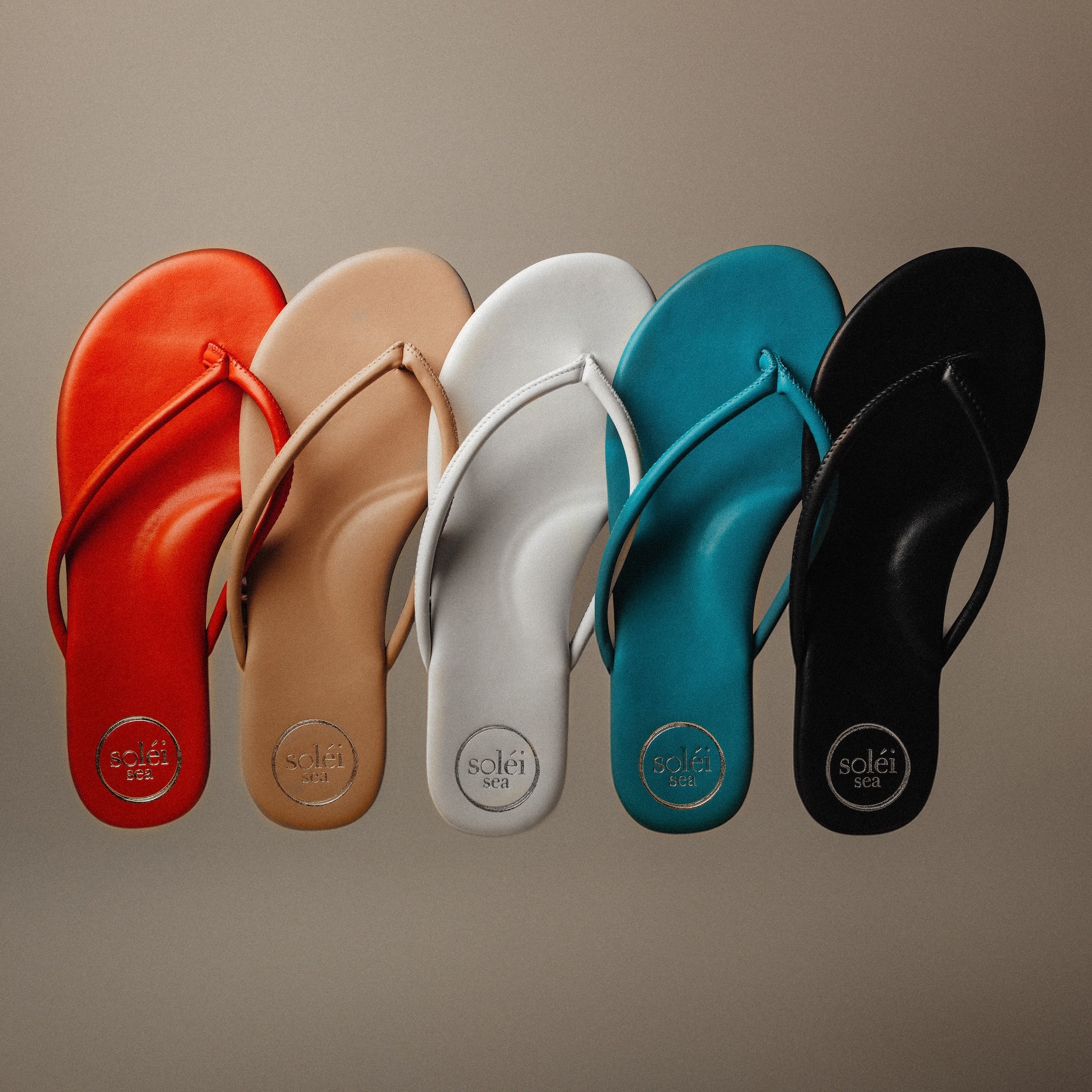 VIVIE - Black