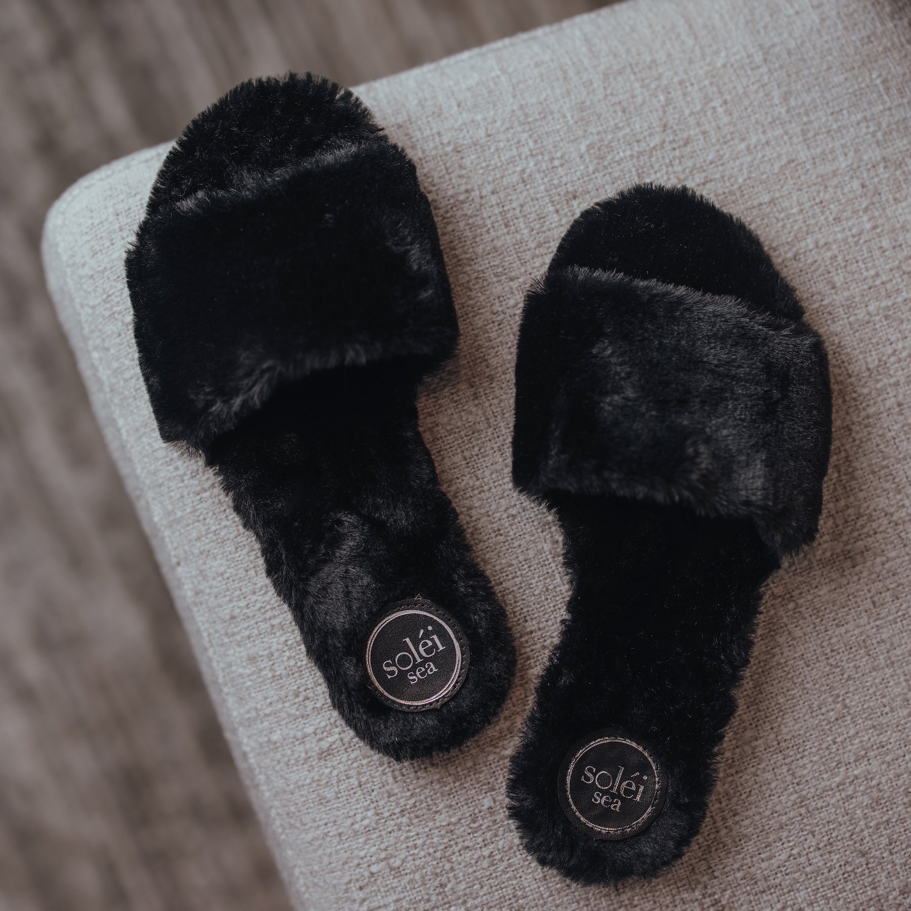 AVERIE - Black