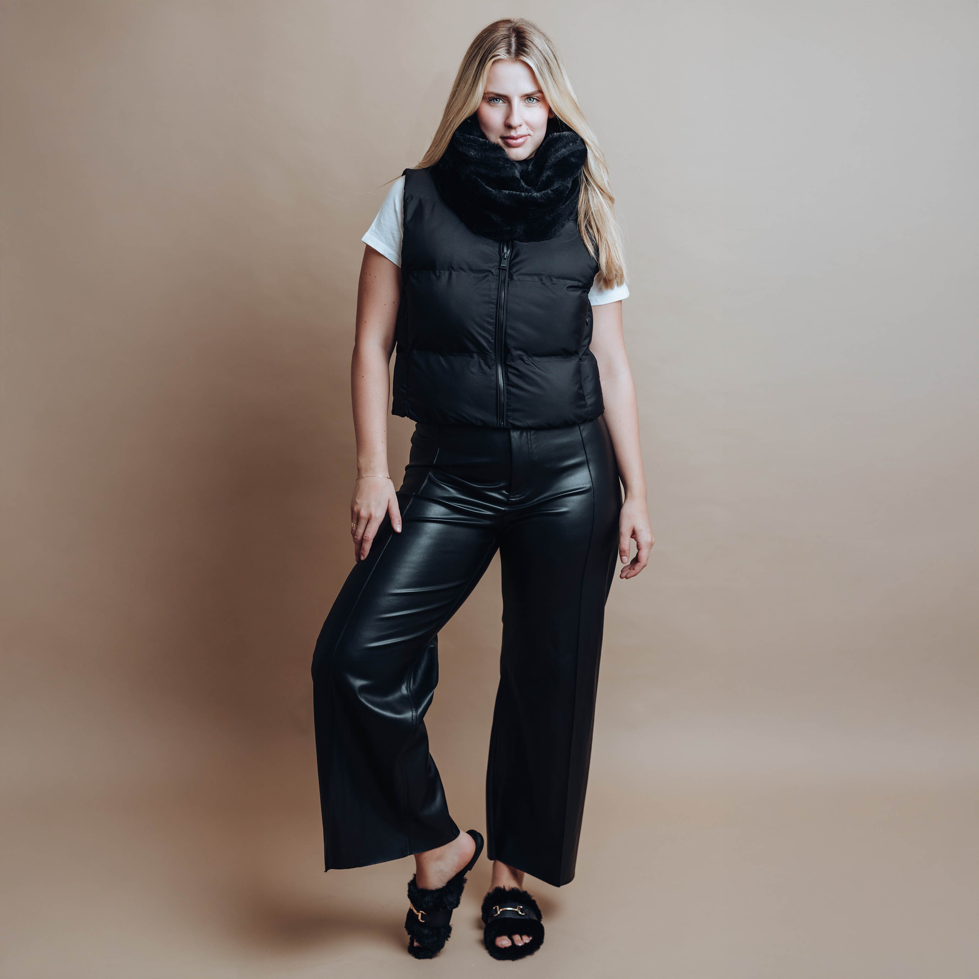 HANNI - BLACK