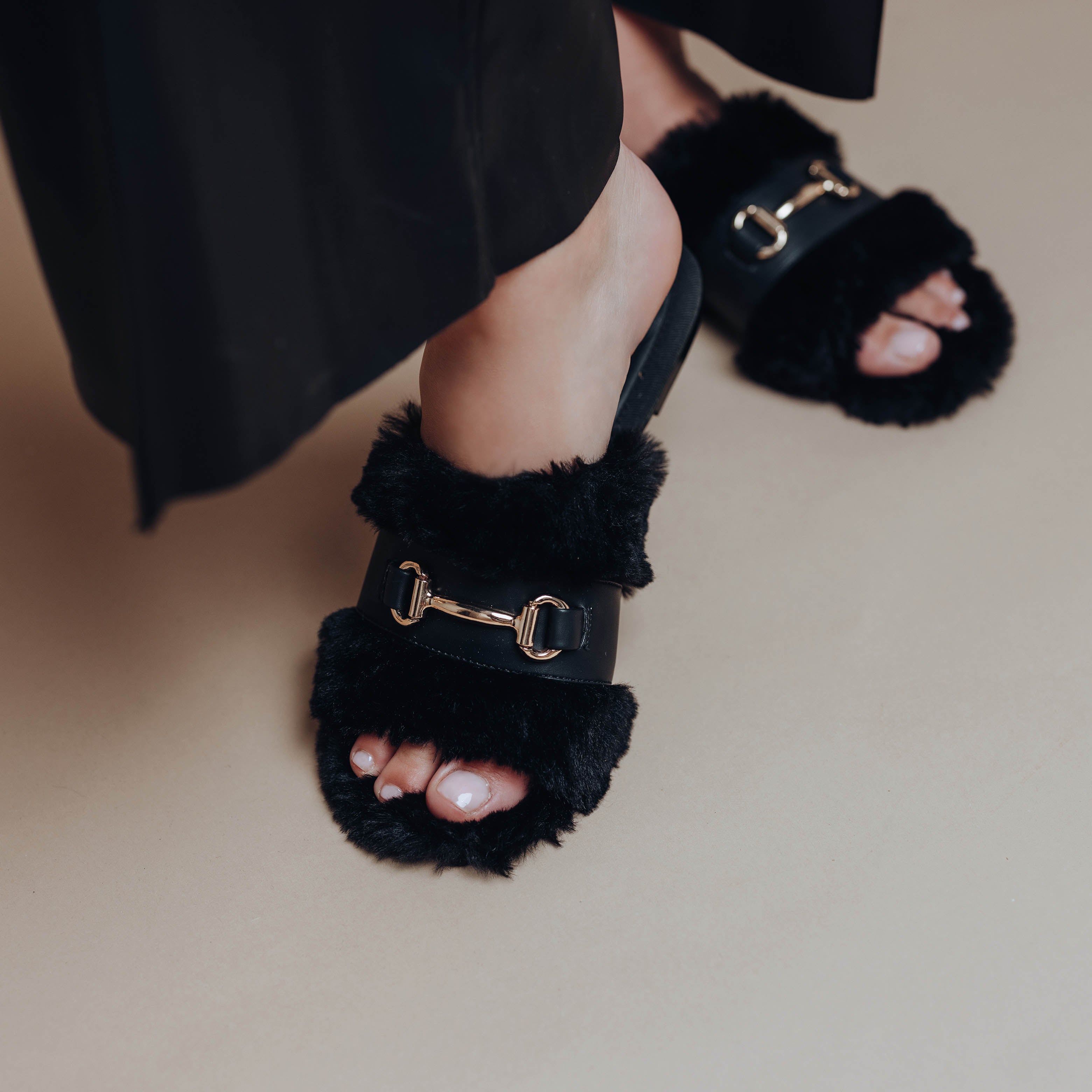 HANNI - BLACK