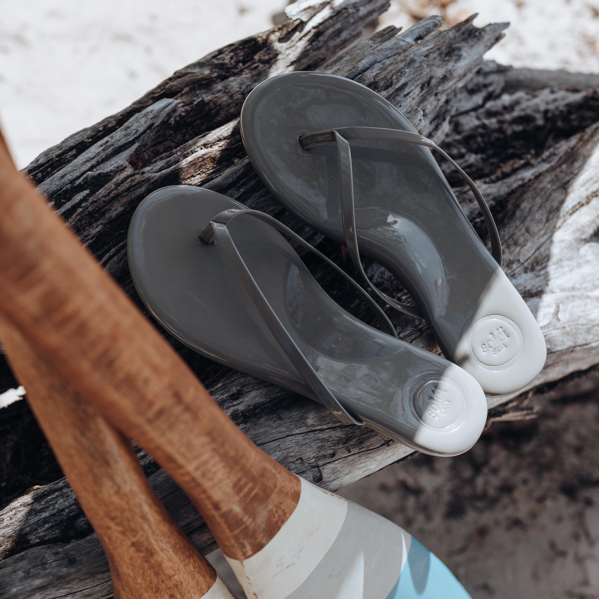 INDIE - LIGHT TAUPE PATENT