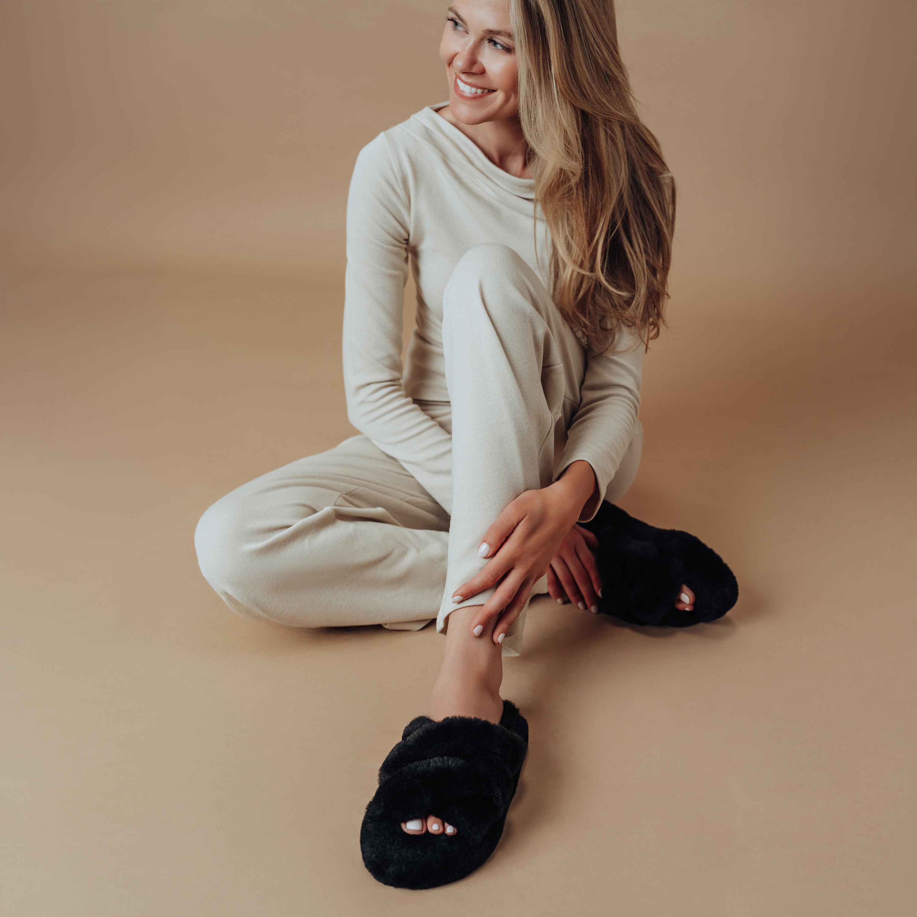 NEVIE faux fur slipper in Black, view 2